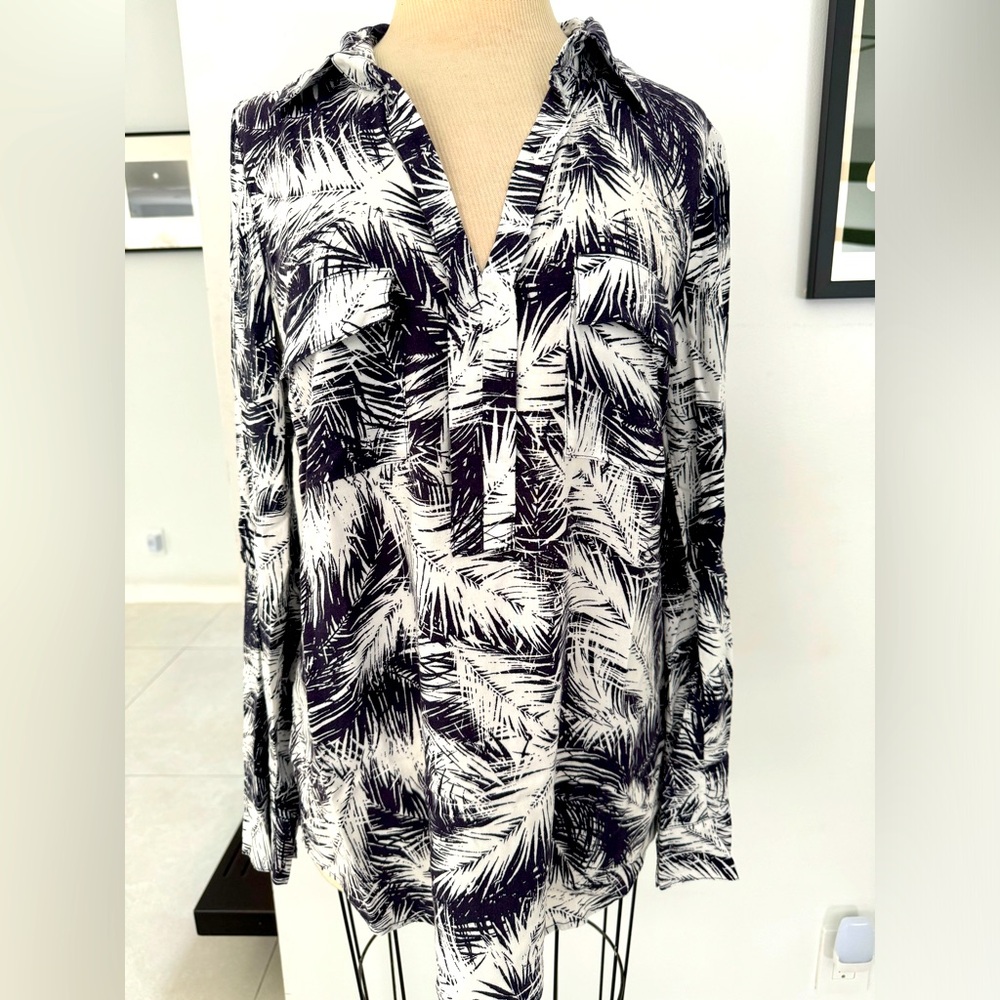 Splendid Blouse Leaf Patterned Sleeves Pockets Sh… - image 1